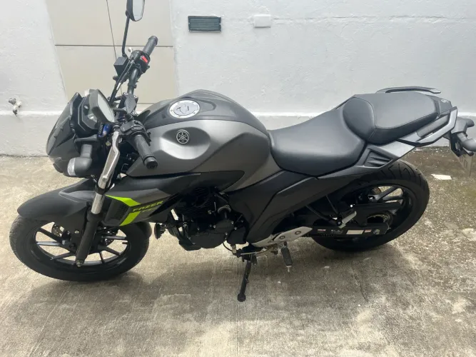 Moto FZ 25