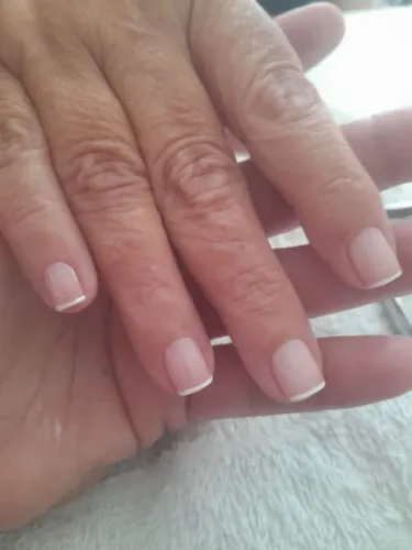 Vaga para manicure e pedicure