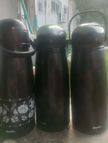 Vende-se 3 garrafas térmicas de café 