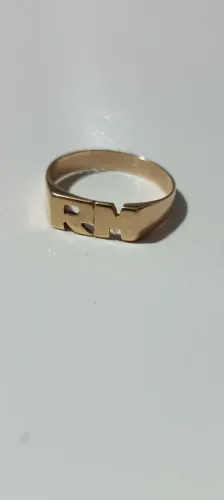ANEL DE OURO 18K PERSONALIZADO COM AS LETRAS "RM" NO ARO 21,5
