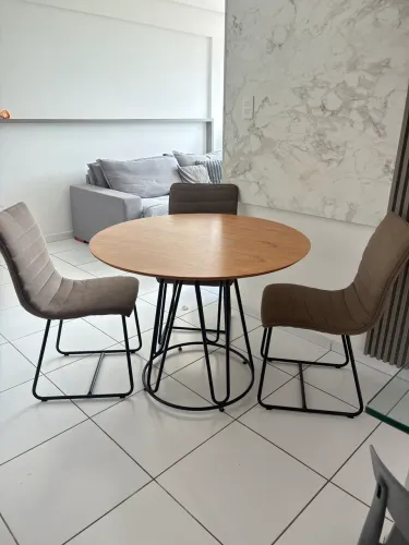 Mesa com 4 cadeiras