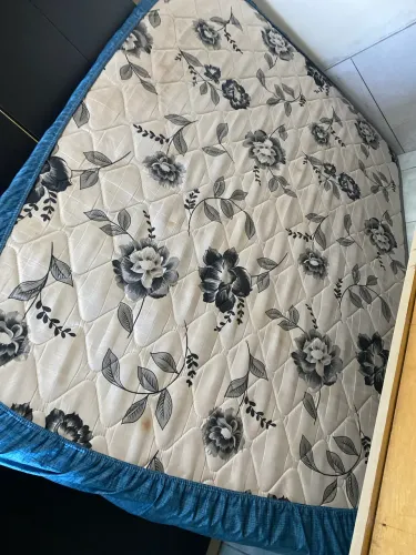 Colchão de casal semi novo pra vender rápido 