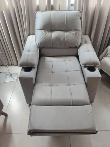 Vendo poltrona reclinável super confortável.