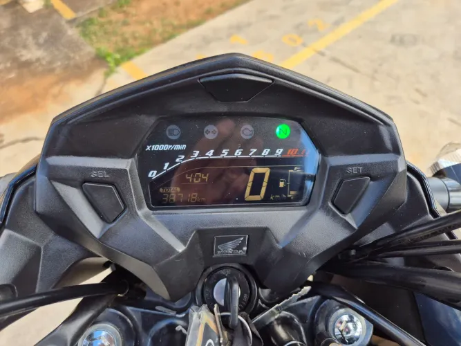Moto muito conservada, único dono e baixa quilometragem.