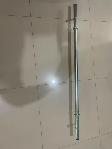 Barra de academia de 120cm com duas presilhas