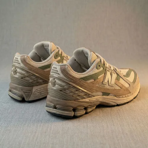 Tênis New Balance 1906