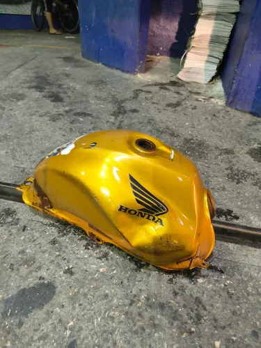 Vendo tanque de CB300 2011