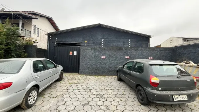 VENDA: GALPÃO COMERCIAL 240 METROS NO BAIRRO CORDEIROS EM ITAJAÍ!!