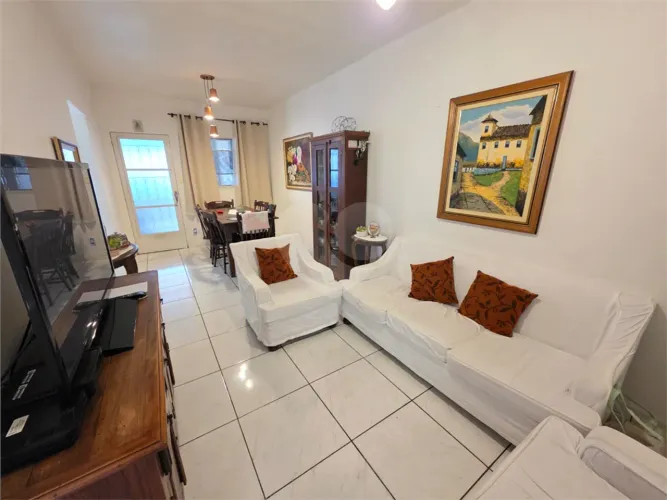 Casa térrea com 6 dormitórios sendo 02 Suites no Conjunto Residencial Butantã !!!! Ao lado