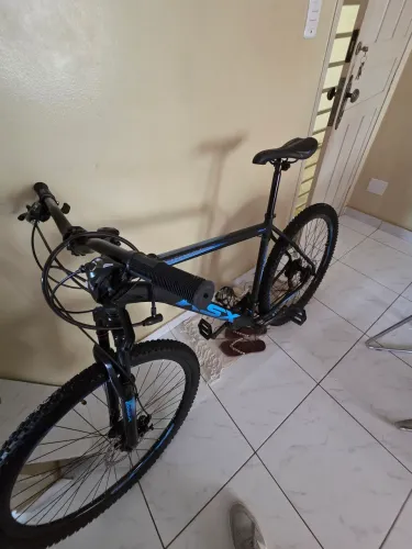 Bicicleta 1 mês de uso aro 29/21v
