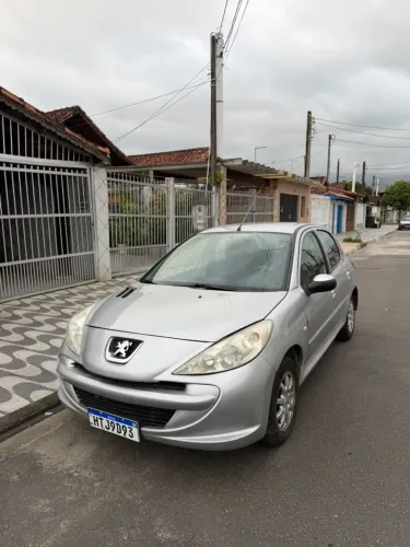 Peugeot 207 XR 1.4 Flex 8V 5P 2010