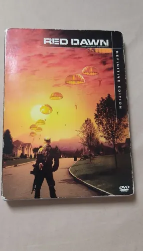 DVD - Amanhecer Violento - Red Dawn - Duplo - Definitive Edition - Dublado - Com Luva