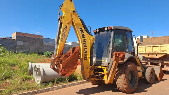 New Holland B110