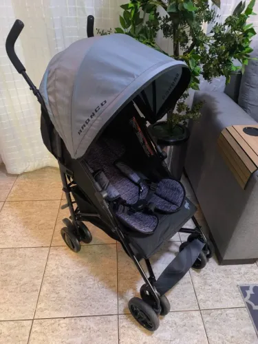 Carrinho de bebe passeio importado USA Bronco . Ford. Estado de novo!