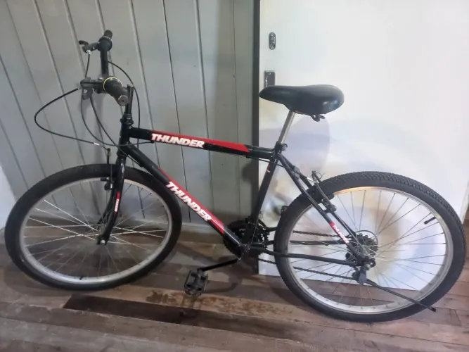 Bike 21 marchas aro 26 super inteira e com pouco uso