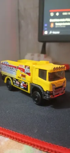 Caminhão Scania hotwheels com reboque