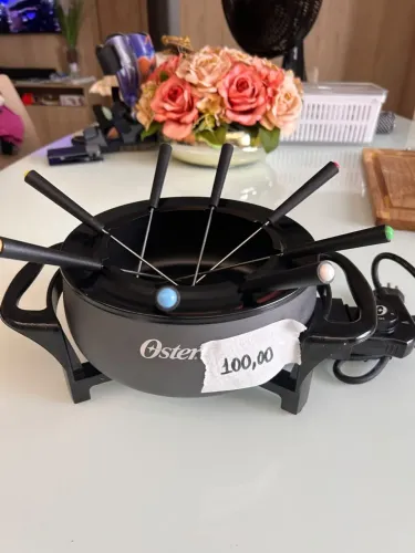 Panela de Fondue Oster Elétrica com gardunhos