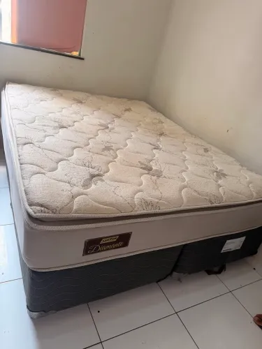 Vendo cama Queen