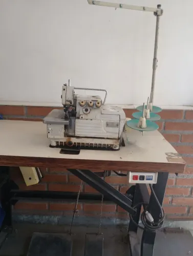 Kit Máquinas de Costura Industriais Overloque + Galoneira R$ 2 Mil