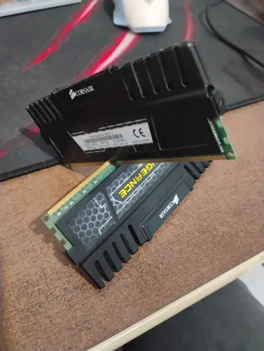 Memória Ram 2x8 Corsair Vengeance DDR3 1600 MHz | Usada |