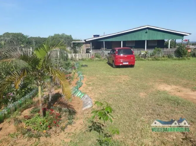 Velleda oferece magnífico sítio com 1500m² no centro de Águas Claras, troca casa em Cidrei