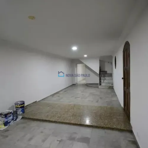 Casa para locação na Vila Gumercindo com 3 quartos e 03 vagas de garagem