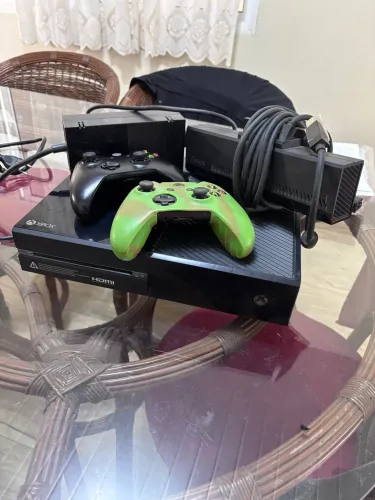 Xbox One Fat 500GB + 2 Controles originais Microsoft