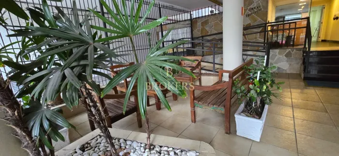 Apartamento à venda Rua das Palmeiras, Botafogo, RJ. Sala, 3 quartos, 1 vaga. Excelente pl