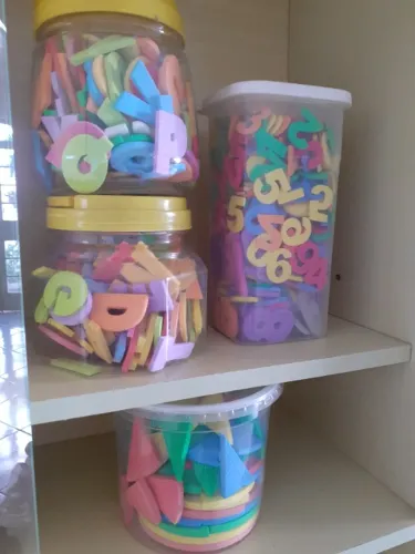 MATERIAL DIDÁTICO. LETRAS, NÚMEROS E FRAÇÕES EM EVA.