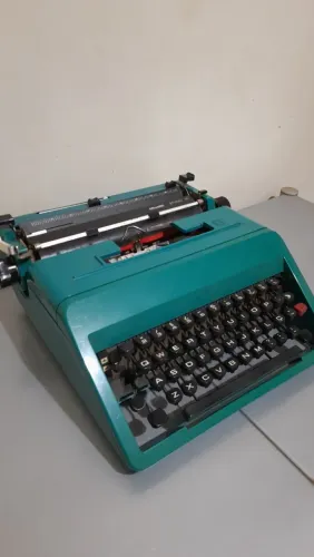 Maquina de escrever Olivetti