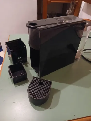 NESPRESSO Essenza Mini C30 preta PERFEITA