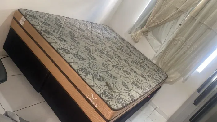 Cama Queen casal 