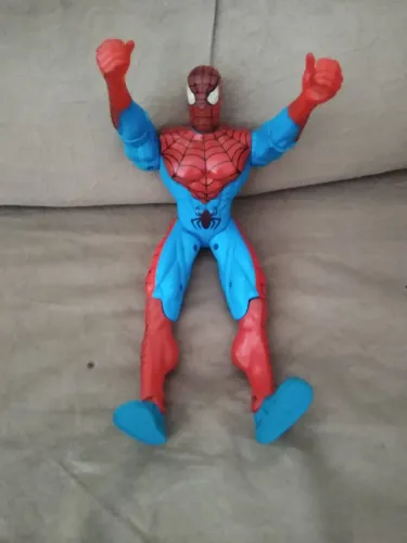 Boneco Homem Aranha. Articulado. Anos 90 Vai com acessórios. Óculos e caixa das costas .