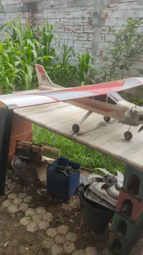 Vende - se este aeromodelo. Modelo Albatroz 61 falta só o controle e receptor