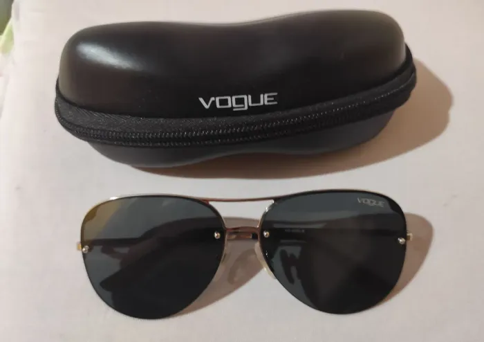 Óculos Vogue original novo.