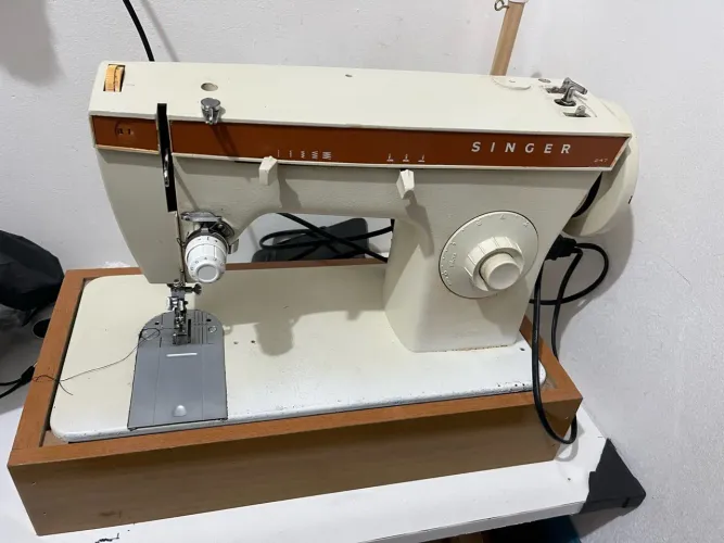 Máquina de costura Singer 247