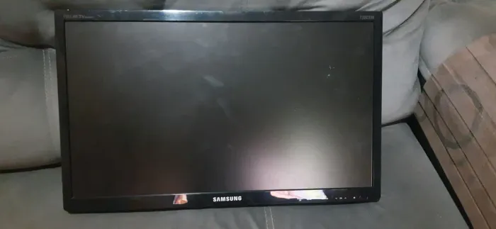 Vende-se Munitor 21"