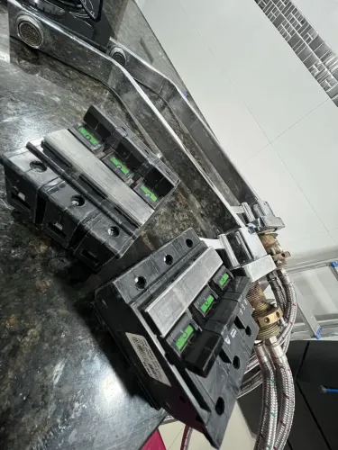 2 disjuntores termomagnético Pial Legrand TRI 40 A