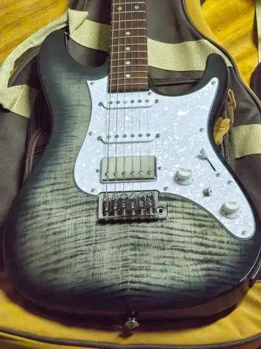 Vendo Guitarra Ibanez AZ22S1F HSS Black (nova) - TOP!