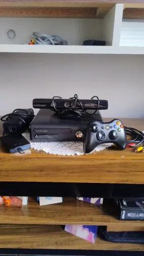 Xbox 360 Slim + Kinect