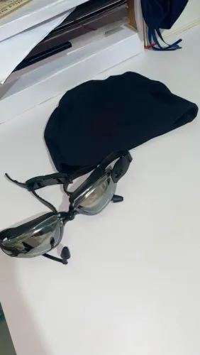 Touca de natação mais óculos 