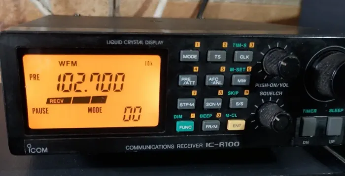 Rádio receptor Icom IC-R100