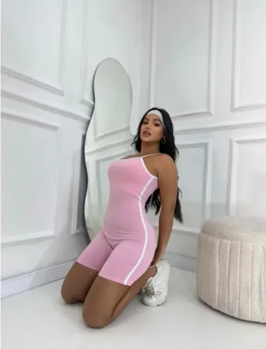 Look "Gringa" Soft Pink: O Macaquinho Que Valoriza Cada Curva