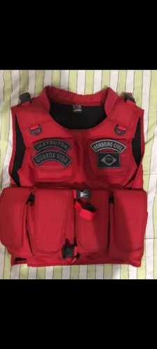 Colete vermelho