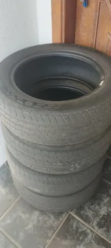Vendo 4 Pneus Aro 15 usado em boas condições