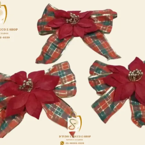 KIT COM 03 LAÇOS PRONTOS DE NATAL- FEITO COM FITAS ARAMADAS IMPORTADAS 22CM X 22CM