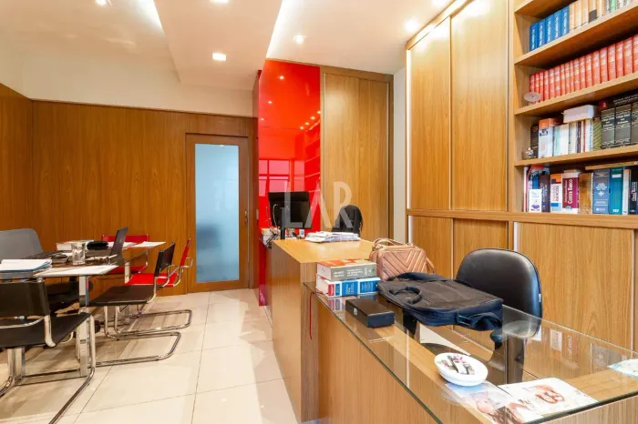 Linda sala comercial montada para escritorio de advogacia