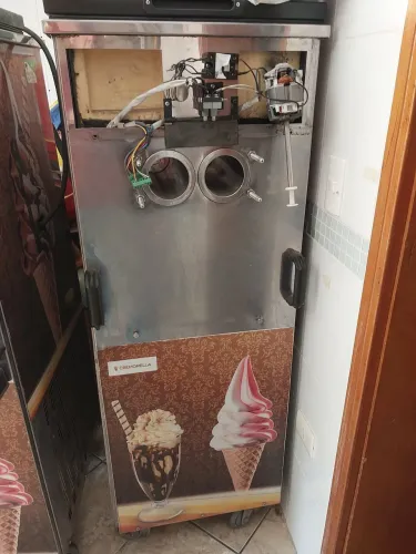 Maquina sorvete espresso cremorella, vendo p retirar peças .