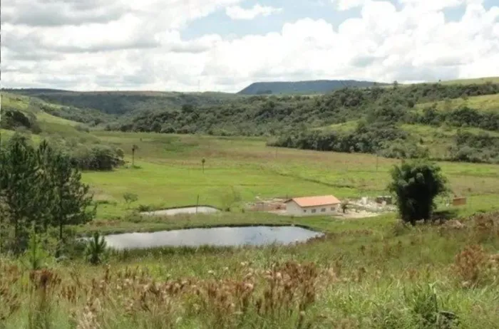 FAZENDA A VENDA NA REGIÃO DE BOTUCATU - SP ?? Aptidão: Pecuária de Corte Área Total: 100 A