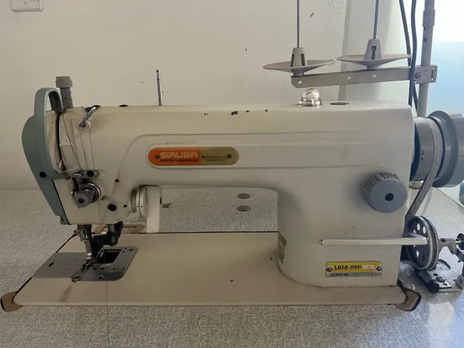 VENDO MÁQUINA DE COSTURA INDUSTRIAL SIRUBA - REFILADEIRA